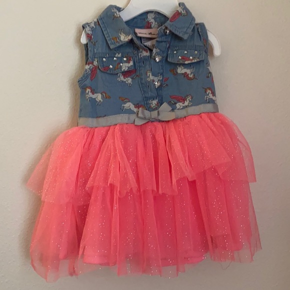 This Little Lass dress is a fun and fashionable outfit for your little one.12M - Picture 2 of 7